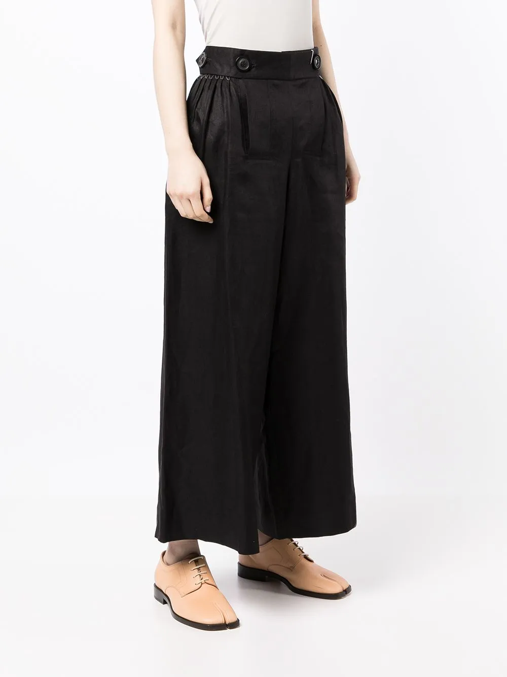 button-fastening waist trousers